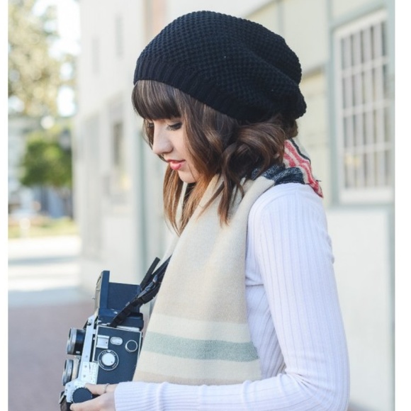 Bellazel Boutique Accessories - Black Waffle Knit Slouch Beanie